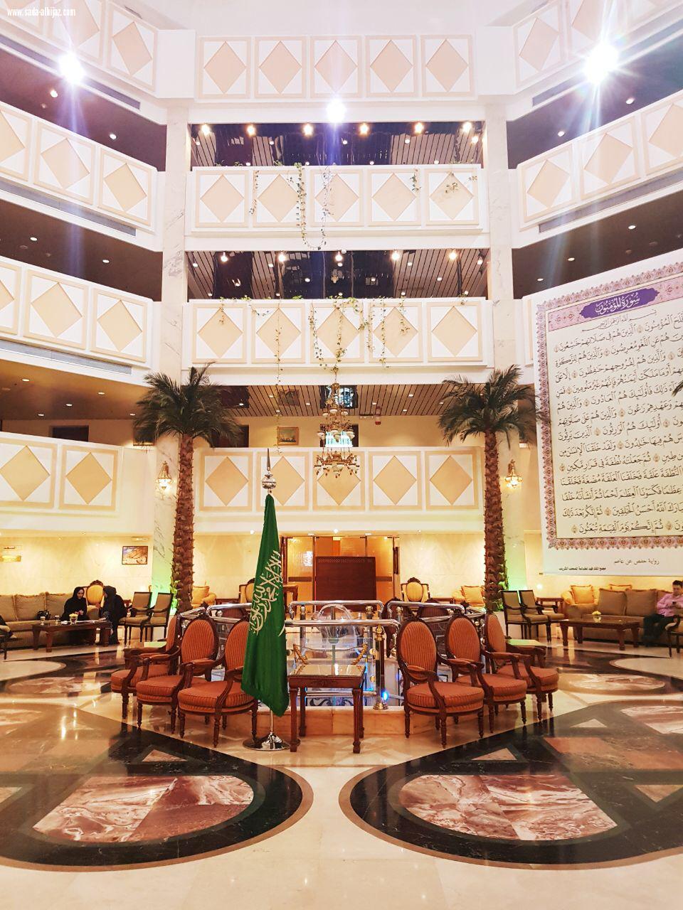 المصممة نادية الحافظي صاحبة أول عرض ازياء نسائي بالمدينه المنوره .. 